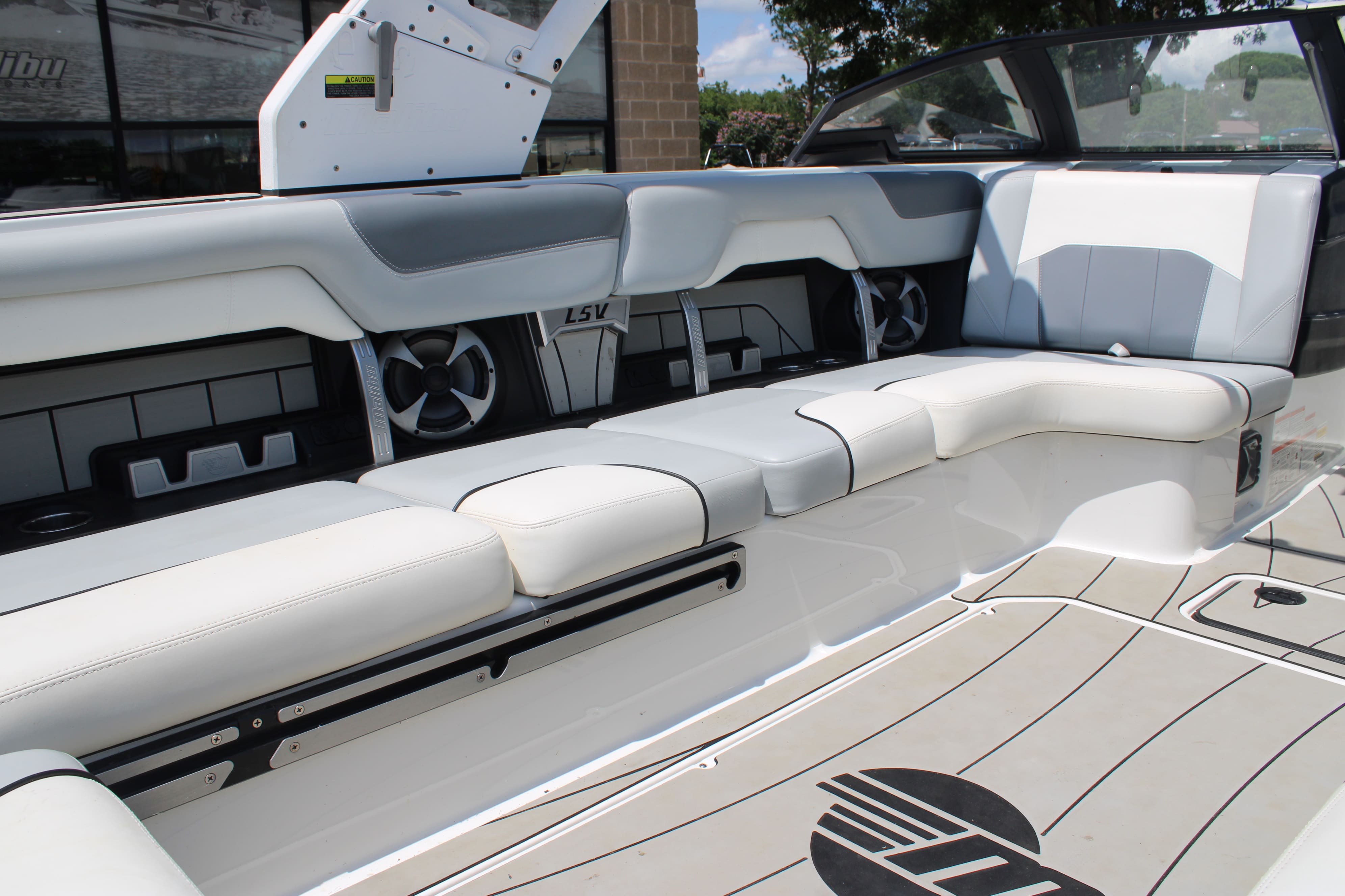 2020 Malibu 25 LSV Icon